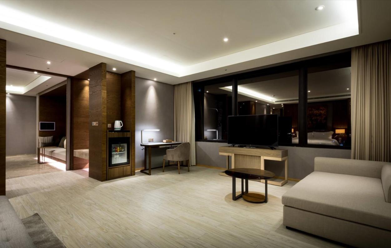 Cuncyue Hot Spring Resort Luodong Quarto foto A suite at the hotel