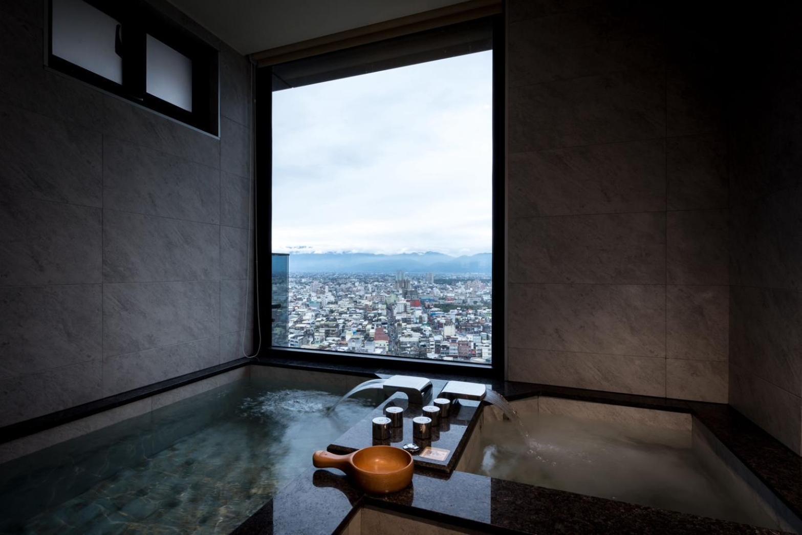 Cuncyue Hot Spring Resort Luodong Quarto foto A view of Mount Takami from the hotel